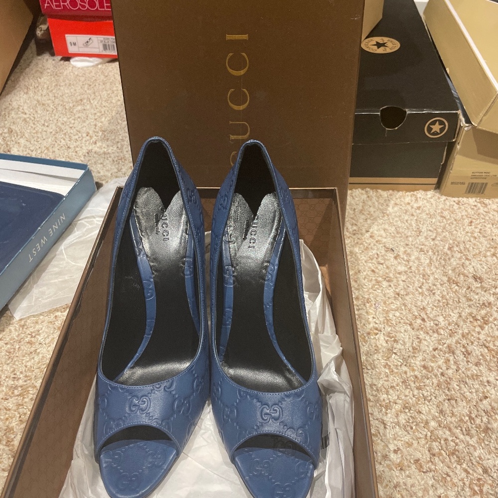 Gucci Blue heels size 10
